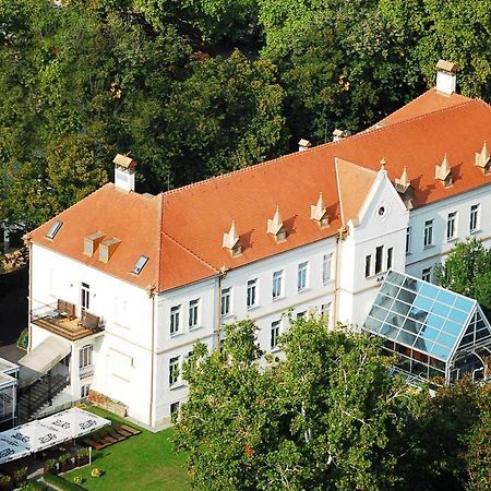 Park Hotel Pelikan Сомбатхей Экстерьер фото