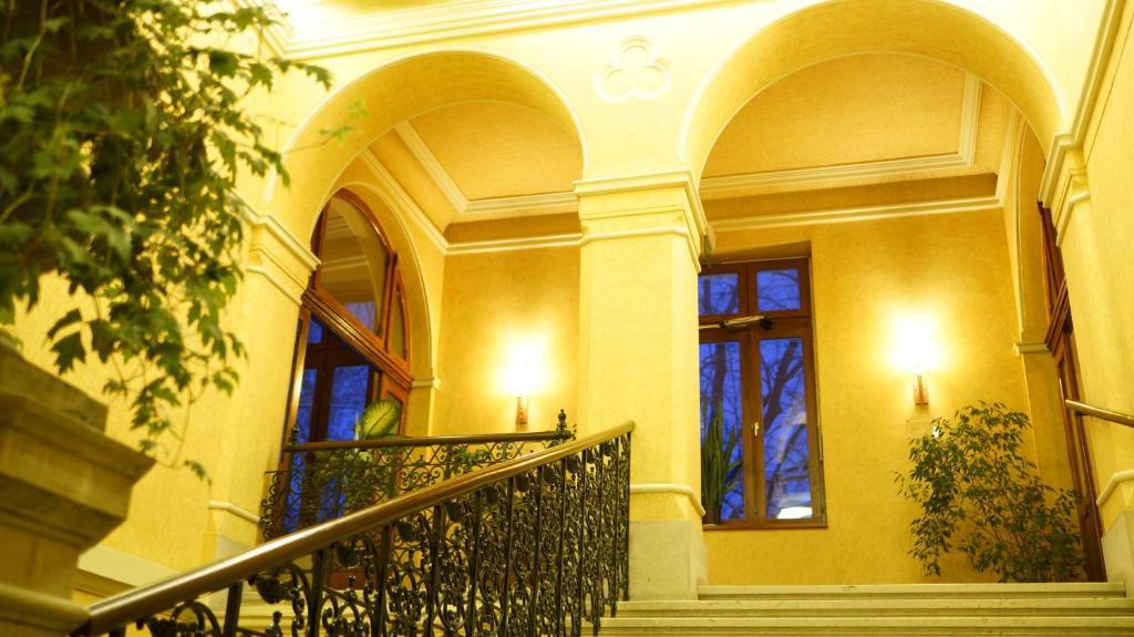 Park Hotel Pelikan Сомбатхей Экстерьер фото