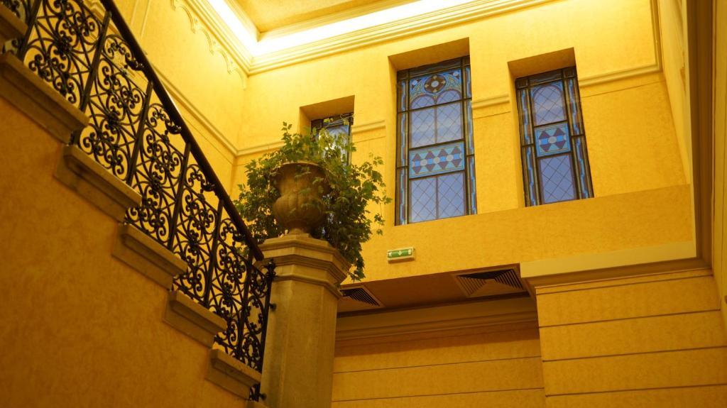 Park Hotel Pelikan Сомбатхей Экстерьер фото