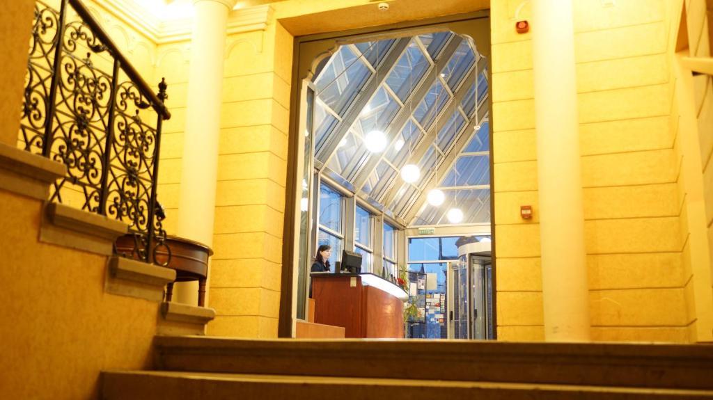 Park Hotel Pelikan Сомбатхей Экстерьер фото